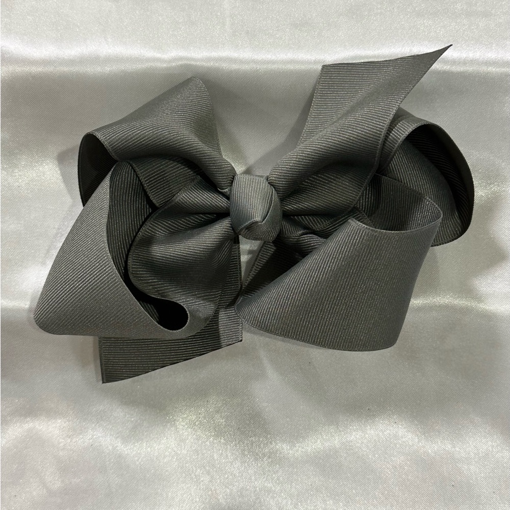 Gray Grosgrain Hair Bow- bundle 2+ and save on shipping.